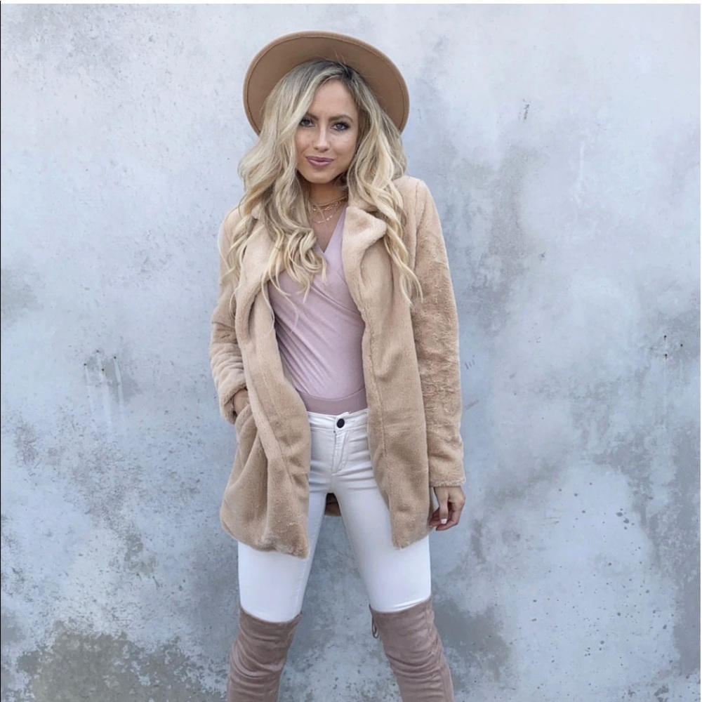 Dainty Hooligan faux fur coat